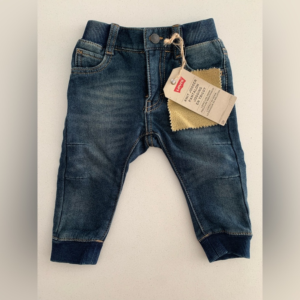 👖 Levi’s knit jogger for baby